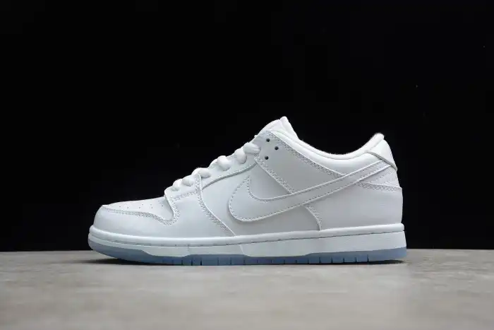 Onekick Nike Dunk SB Low White Ice 304292-100