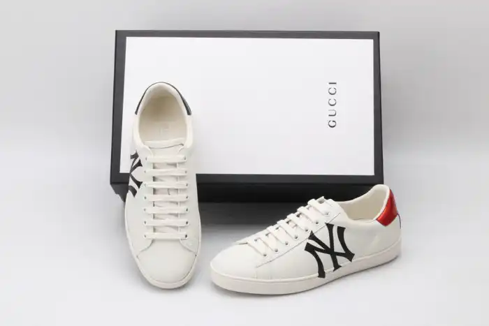 GUCC LOW-TOP SNEAKER