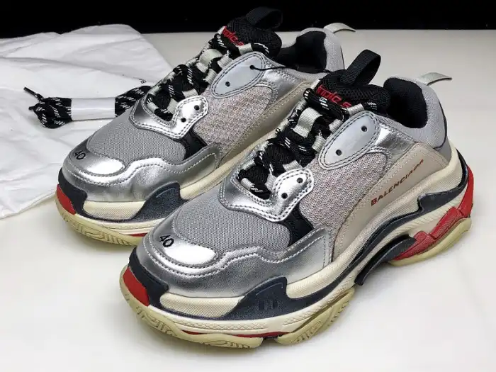 BLCG Triple S Silver Red (2018) 512175-W09O3-1081