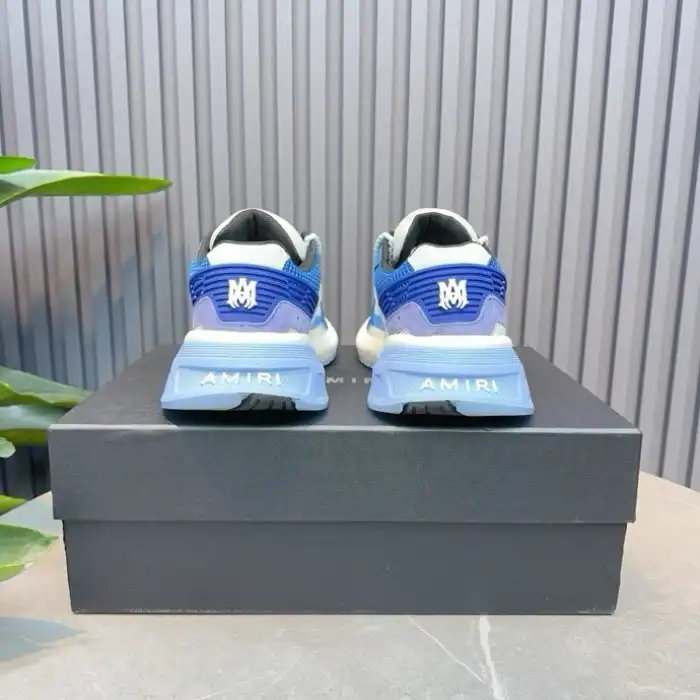 AR1M1 Low-Top Sneaker