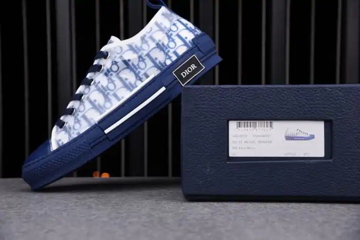 DR B23 Low Top Oblique Sneaker Blue