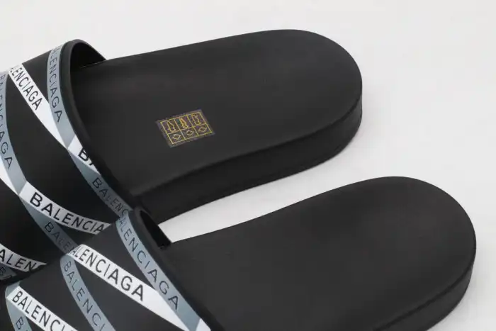 Cheap BLCG SLIPPERS