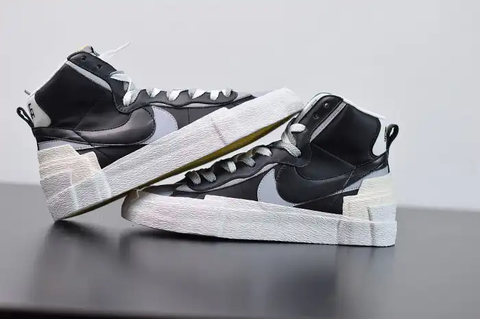 Rep SACAI X NIKE BLAZER MID BLACK GREY BV0072-002