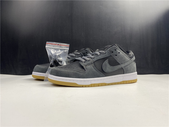 Onekick Nike SB Dunk Low Dark Grey Black Gum AR0778-001