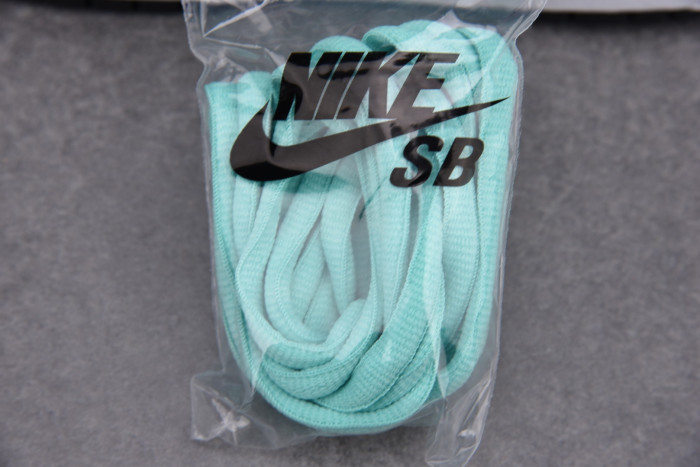 Nike Dunk SB Low Diamond Supply Co. "Tiffany" 304292-402