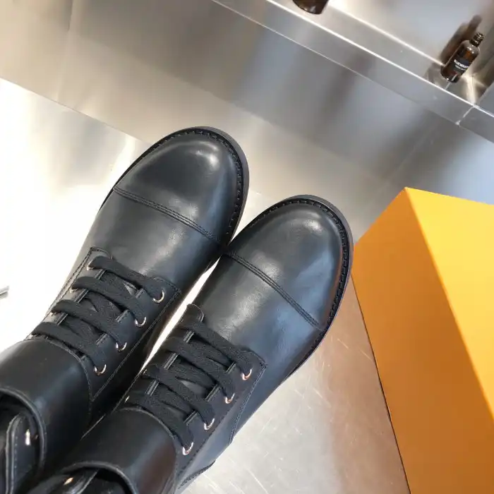 Rep LOUS VUITON WONDERLAND FLAT RANGER BOOTS