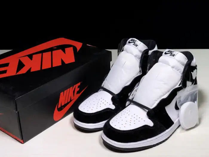 Air Jordan 1 Retro High OG Panda CD0461-007