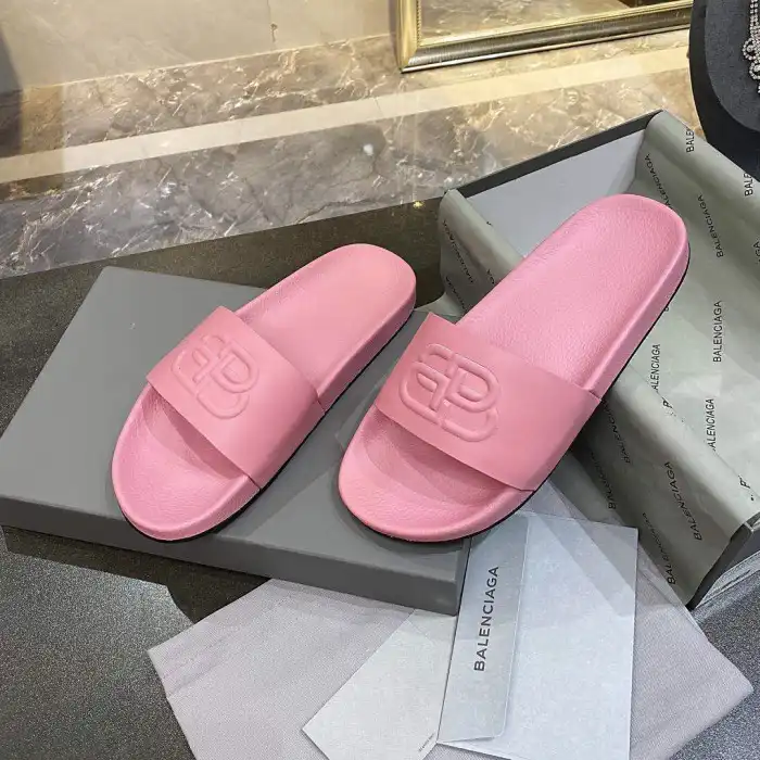 BLCG SLIPPERS