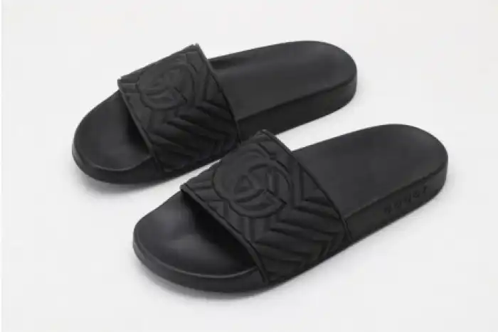 Rep GUCC SLIPPERS ALL BLACK