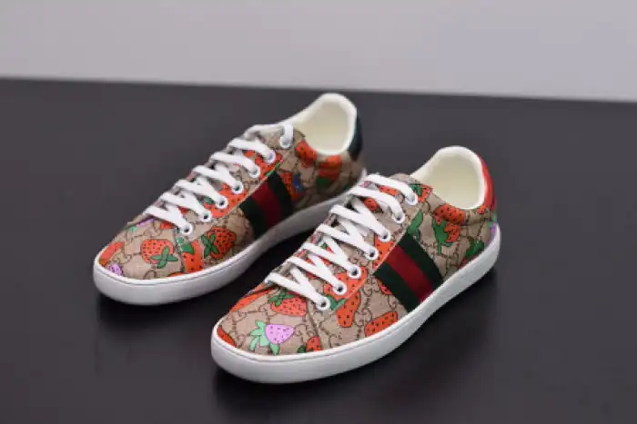 Chep Onekick GUCC ACE EMBROIDERED LOW-TOP SNEAKER 431920 DOPEO 9064