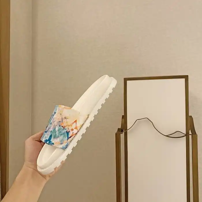 LV SLIPPERS