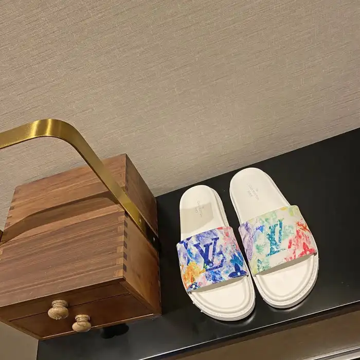 LV SLIPPERS