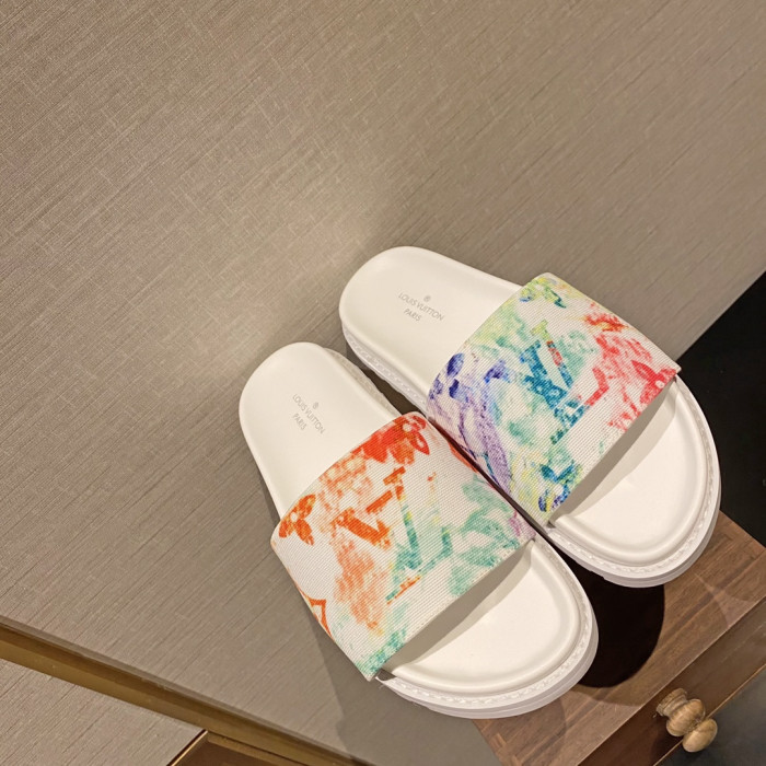 LV SLIPPERS