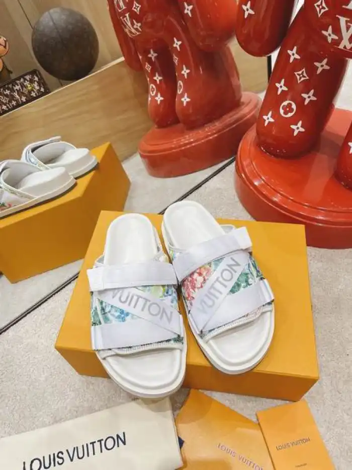 LV SLIPPERS