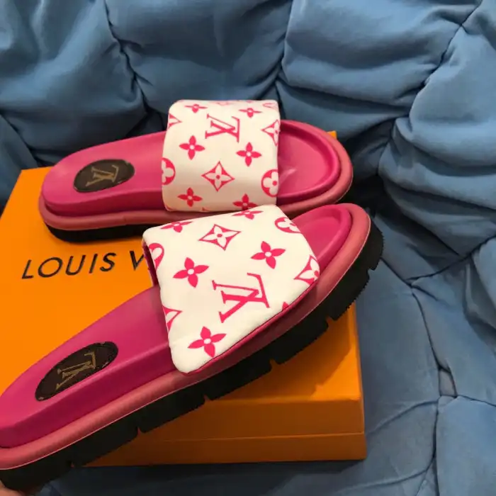 LV SLIPPERS