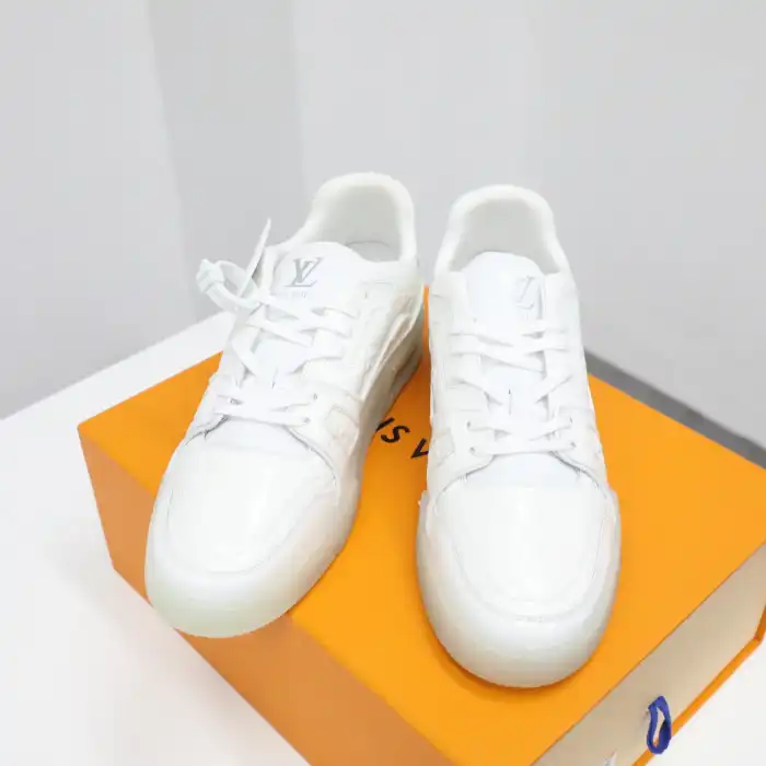 LV TRAINER SNEAKER LOW