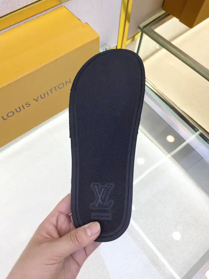 Loui Vuitto SLIPPERS