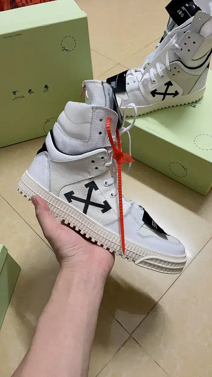 OFF-WHITE HIGH TOP SNEAKER