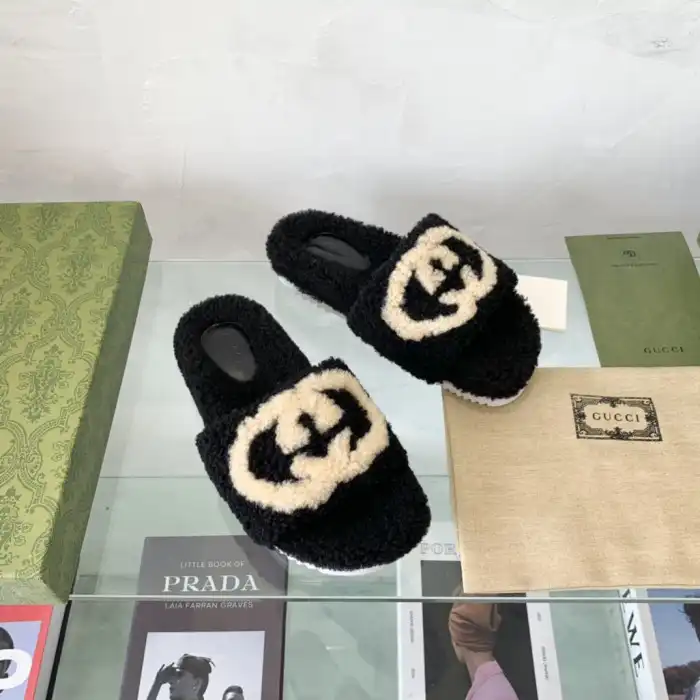 GUCC SLIPPER