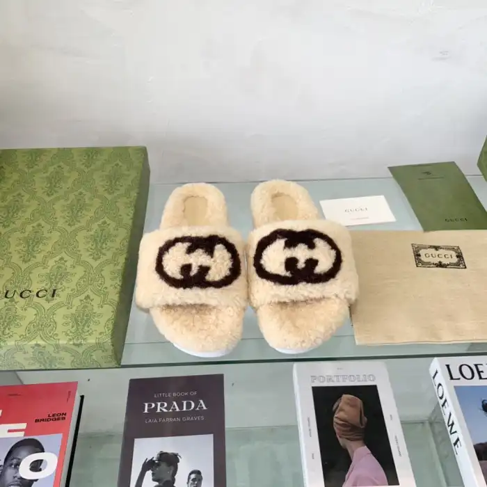 GUCC SLIPPER