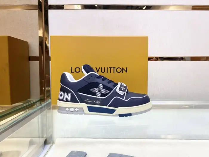 LV TRAINER SNEAKER LOW