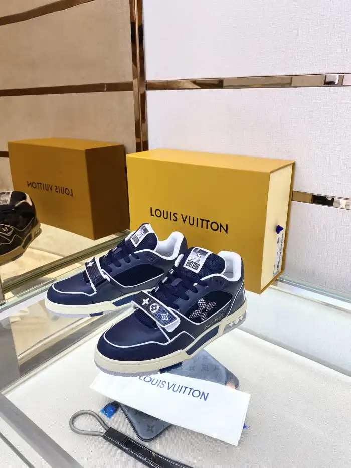 LV TRAINER SNEAKER LOW