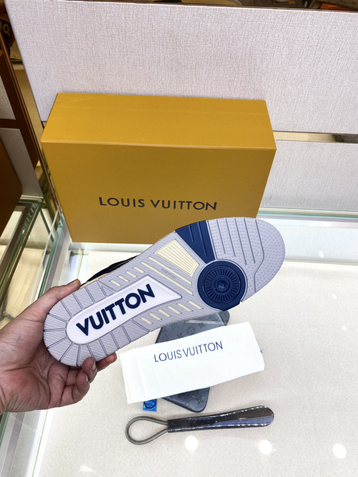 LV TRAINER SNEAKER LOW