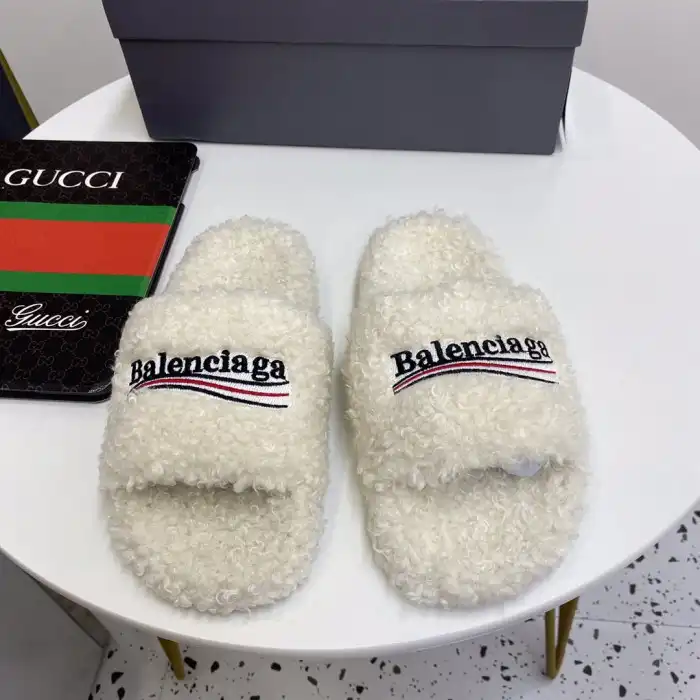 BLCG SLIPPERS