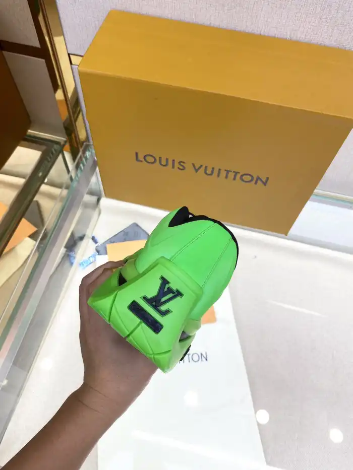 Loui Vuitto MILLENIUM SNEAKER