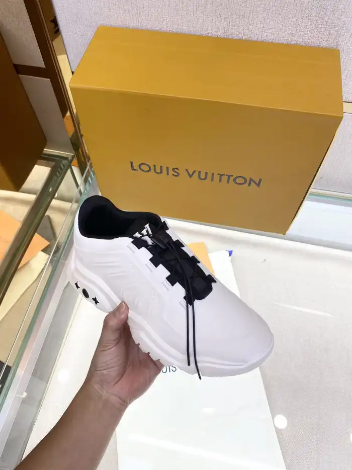 Loui Vuitto MILLENIUM SNEAKER