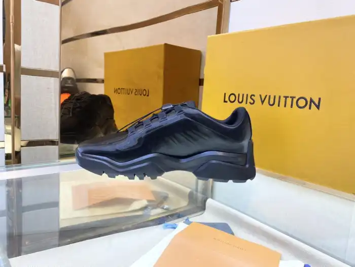 Loui Vuitto MILLENIUM SNEAKER