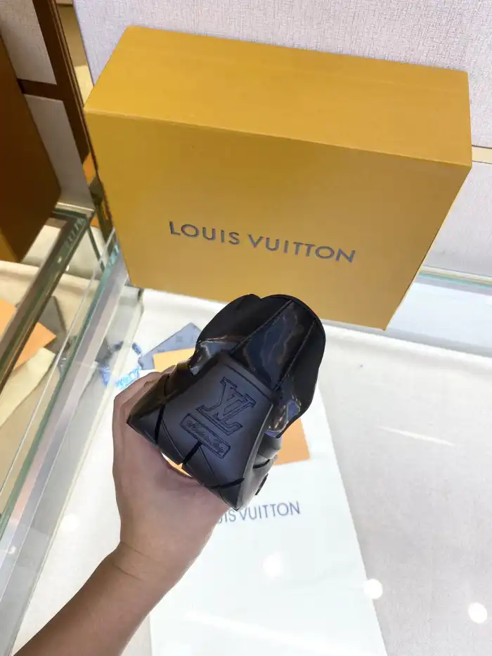 Loui Vuitto MILLENIUM SNEAKER