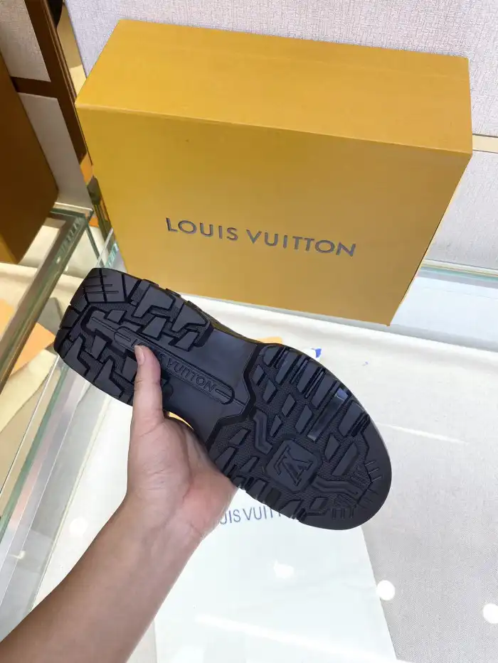 Loui Vuitto MILLENIUM SNEAKER