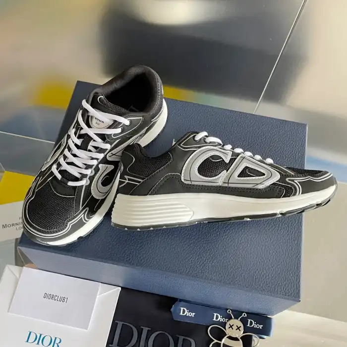 DR B30 Sneakers