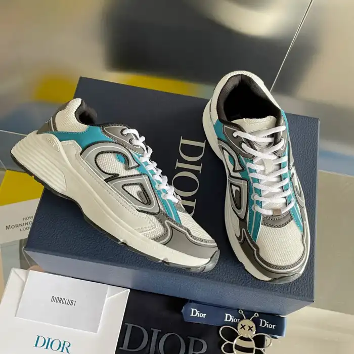 DR B30 Sneakers