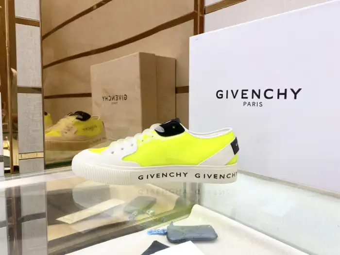 Givench Spectre Low-TOP SNEAKER