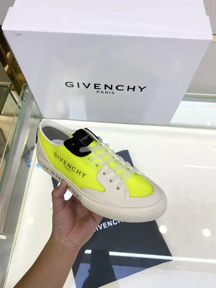 Givench Spectre Low-TOP SNEAKER