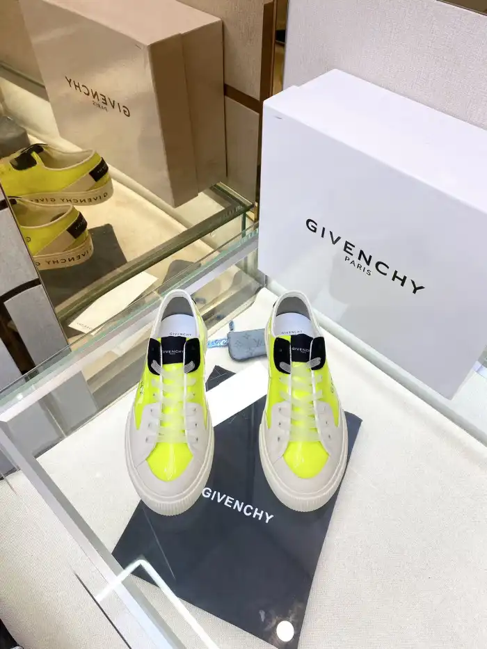 Givench Spectre Low-TOP SNEAKER