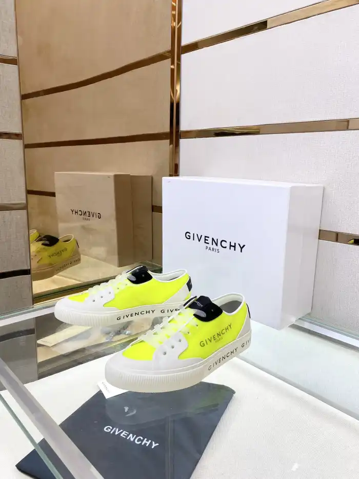 Givench Spectre Low-TOP SNEAKER