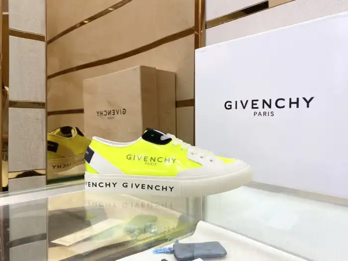 Givench Spectre Low-TOP SNEAKER