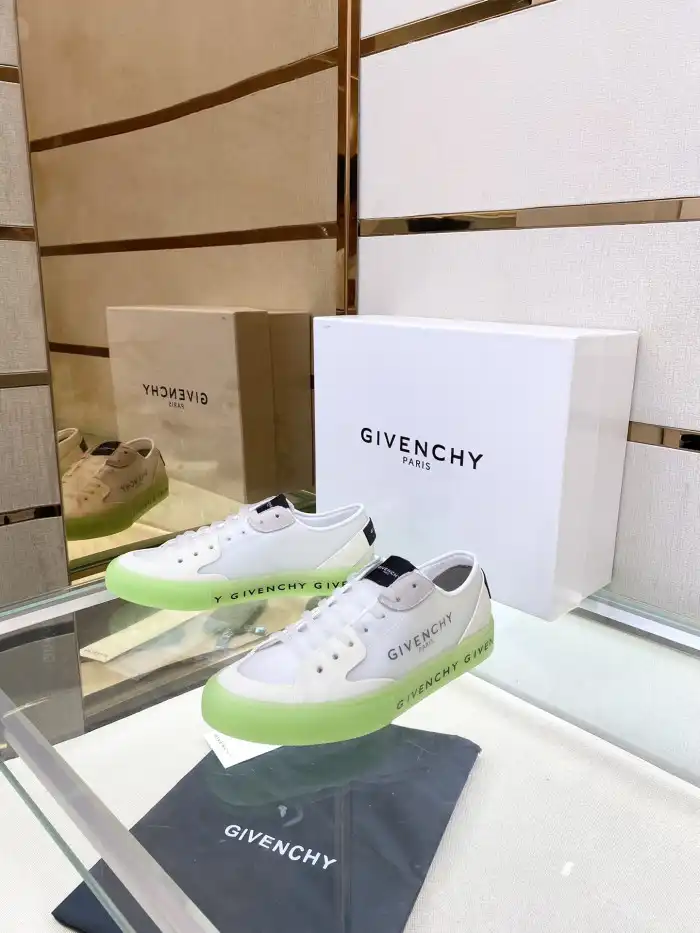 Givench Spectre Low-TOP SNEAKER