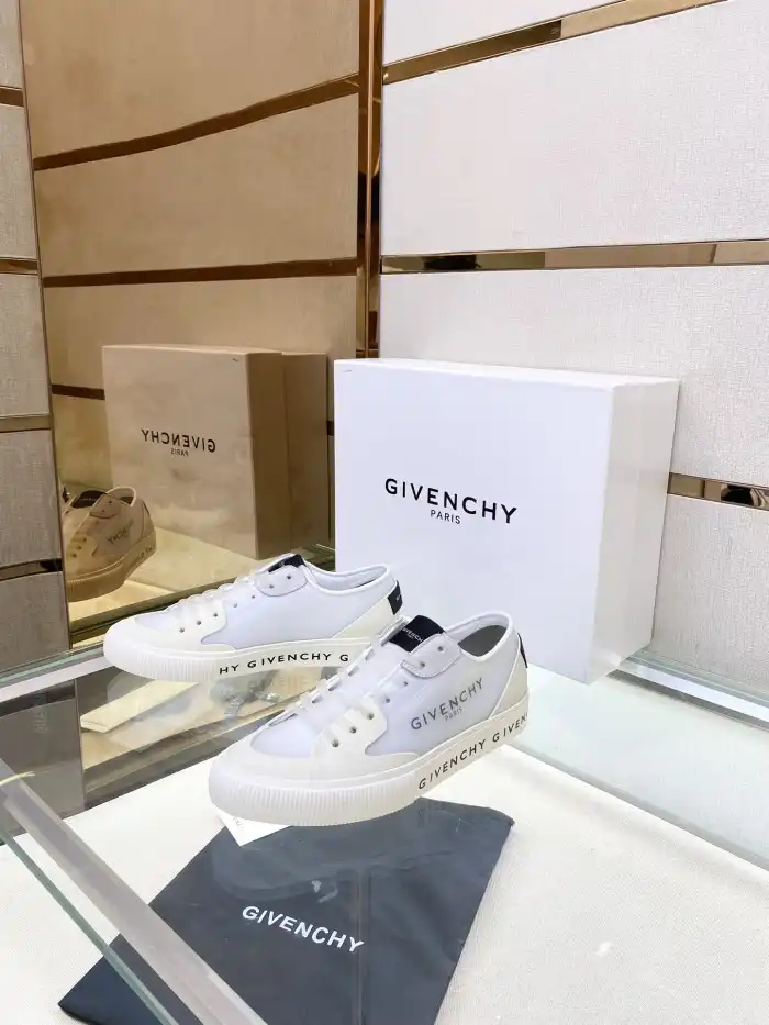 Givench Spectre Low-TOP SNEAKER