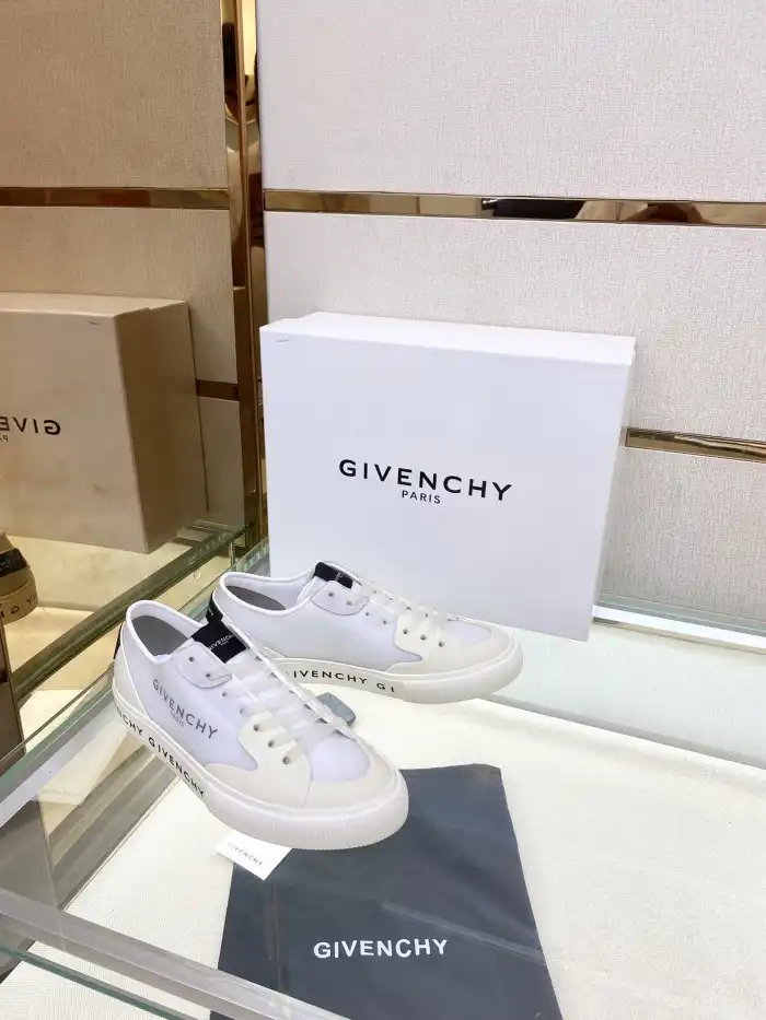 Givench Spectre Low-TOP SNEAKER