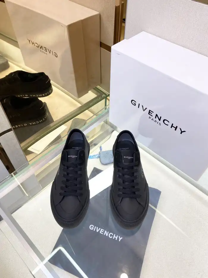 Givench Spectre Low-TOP SNEAKER