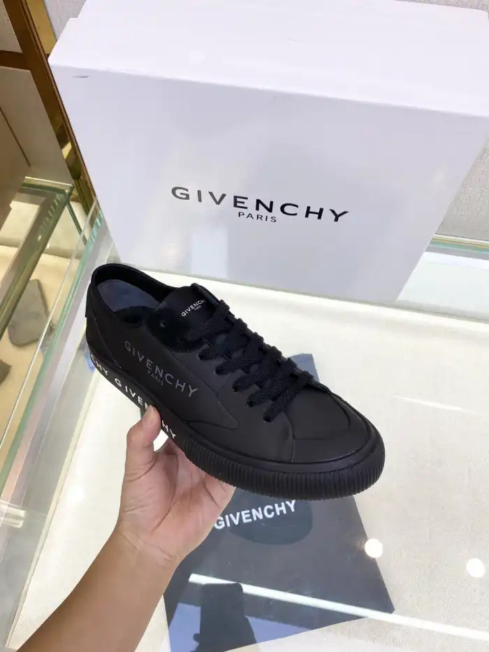 Givench Spectre Low-TOP SNEAKER