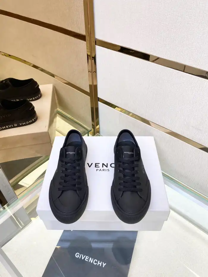 Givench Spectre Low-TOP SNEAKER