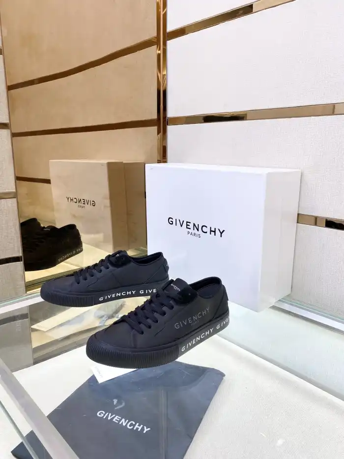 Givench Spectre Low-TOP SNEAKER