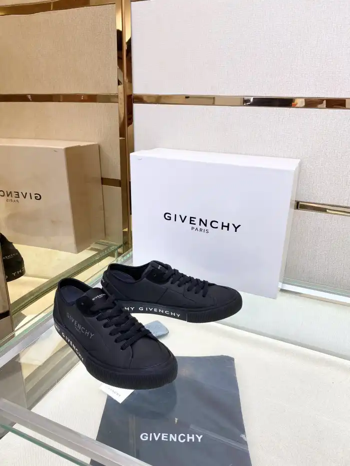 Givench Spectre Low-TOP SNEAKER