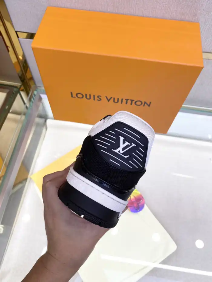 Loui Vuitto Low-Top SNEAKER