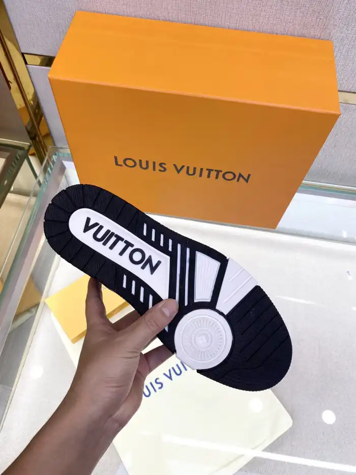 Loui Vuitto Low-Top SNEAKER